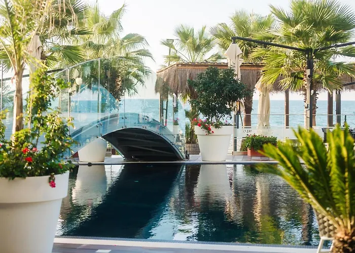 Gloria Palace & ホテル